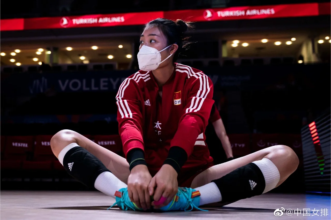 开云体育-中国女子水球队11-13惜败意大利无缘八强(中国女子水球队晋级八强)