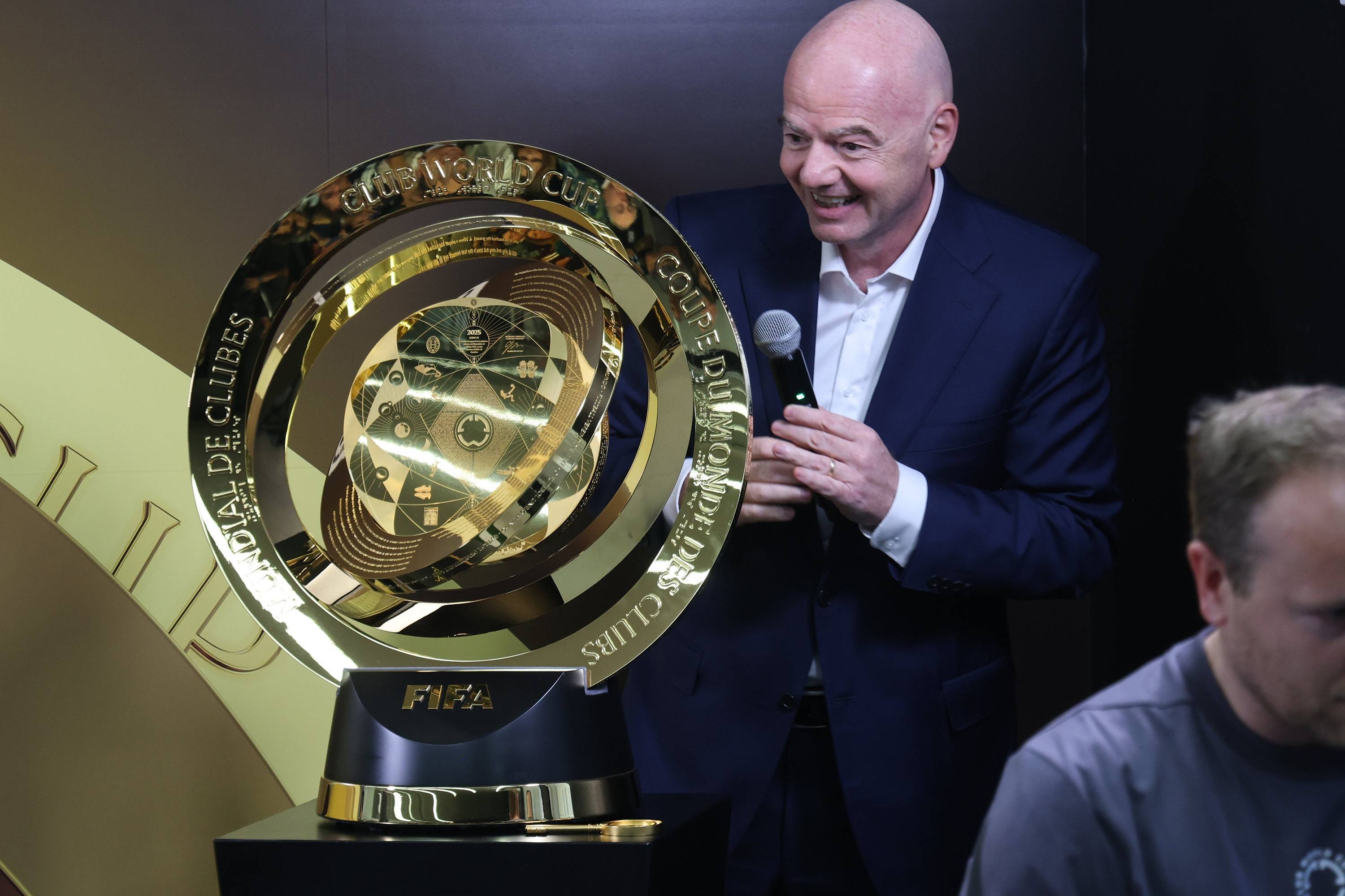 开云体育-FIFA评世俱杯十大冷门：巴黎三度上榜半职业球队拿分当选第1(fifa19世俱杯)